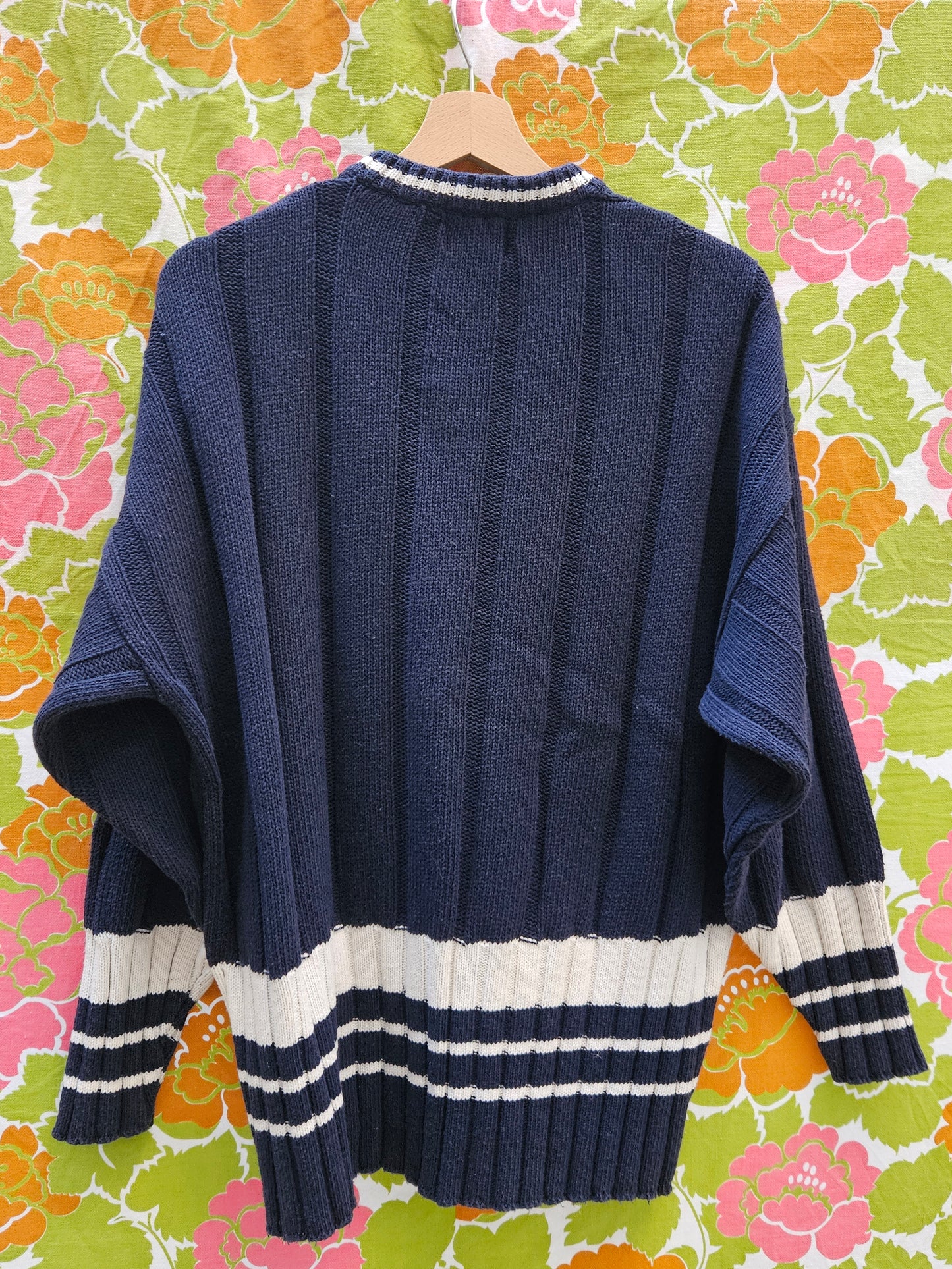 Pull rayé col V