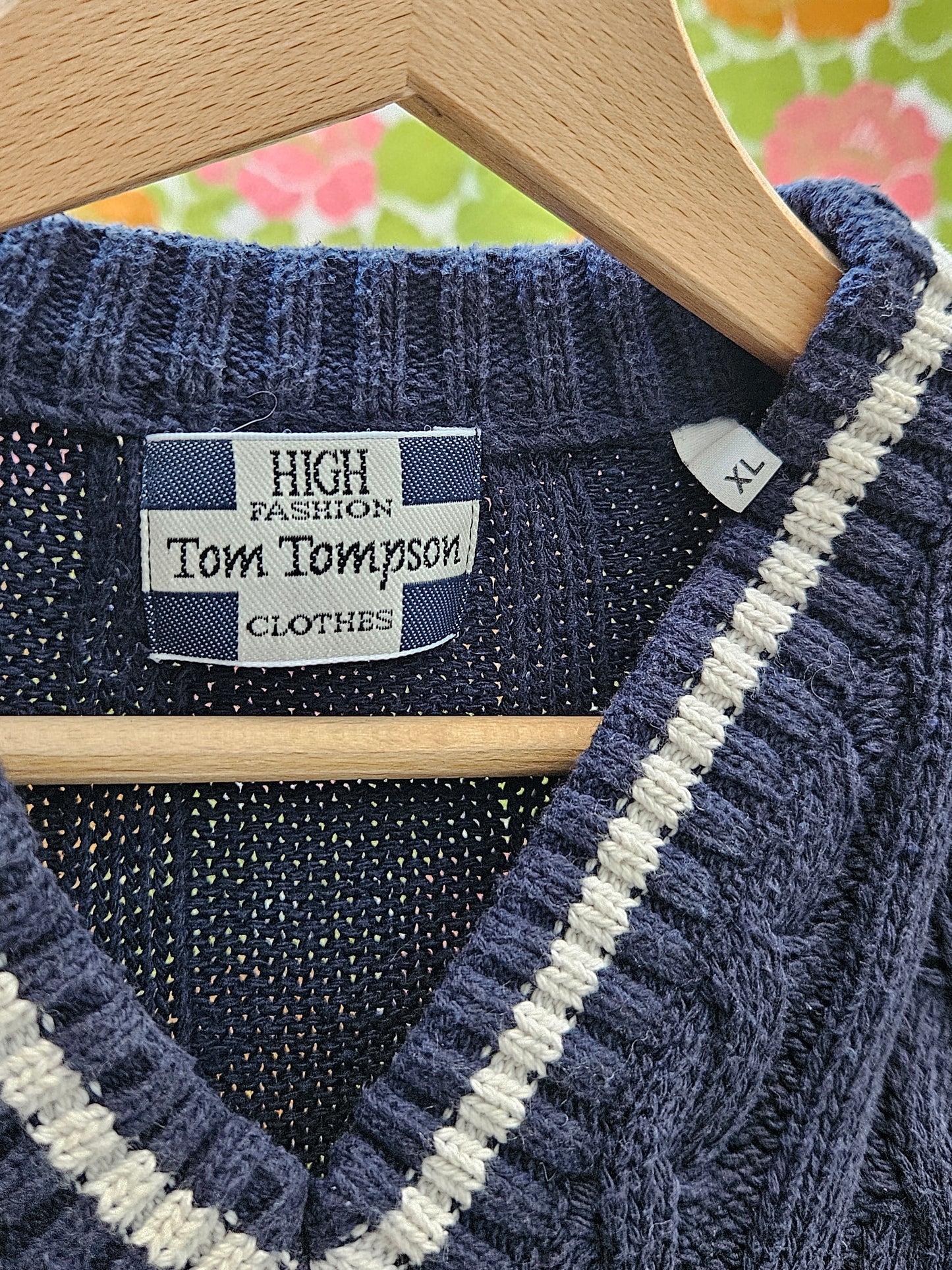 Pull rayé col V