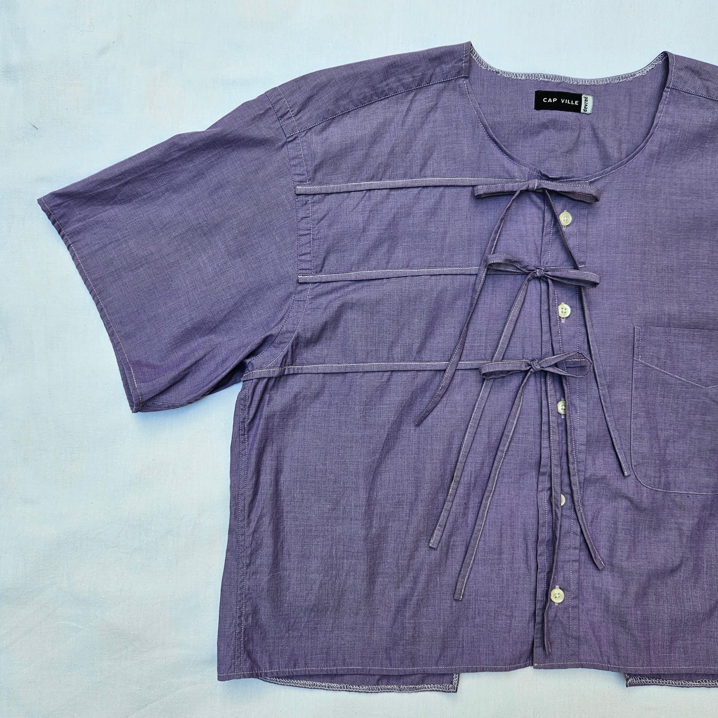 Blouse violette dos nu