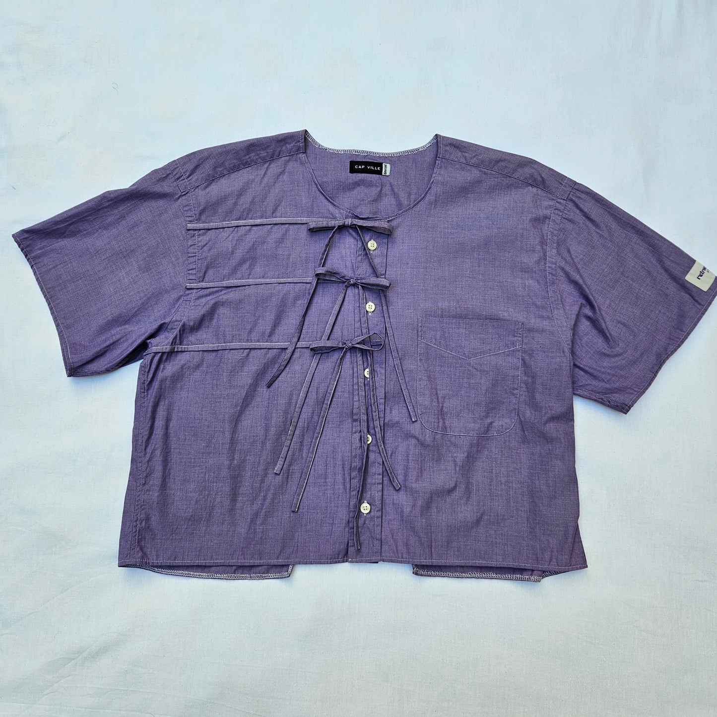 Blouse violette dos nu