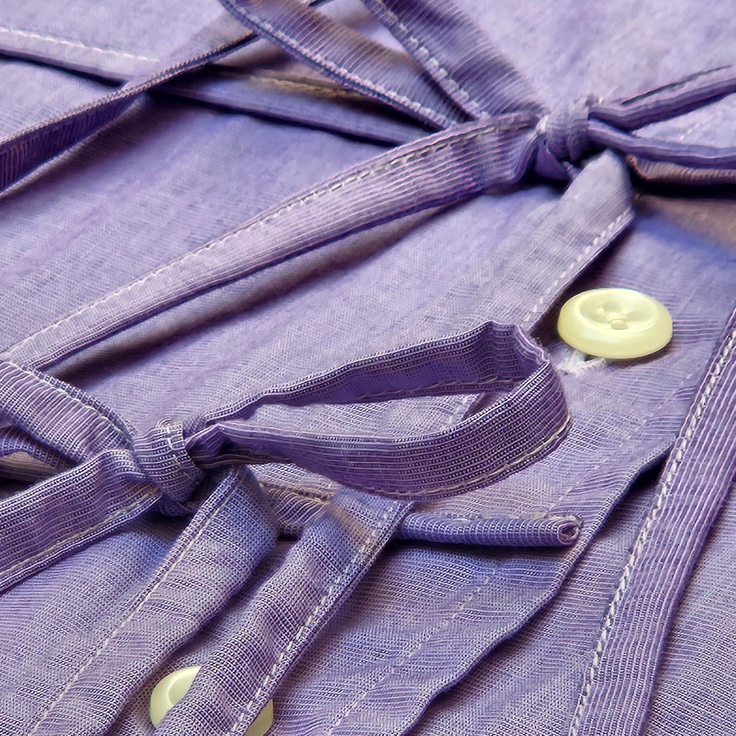 Blouse violette dos nu