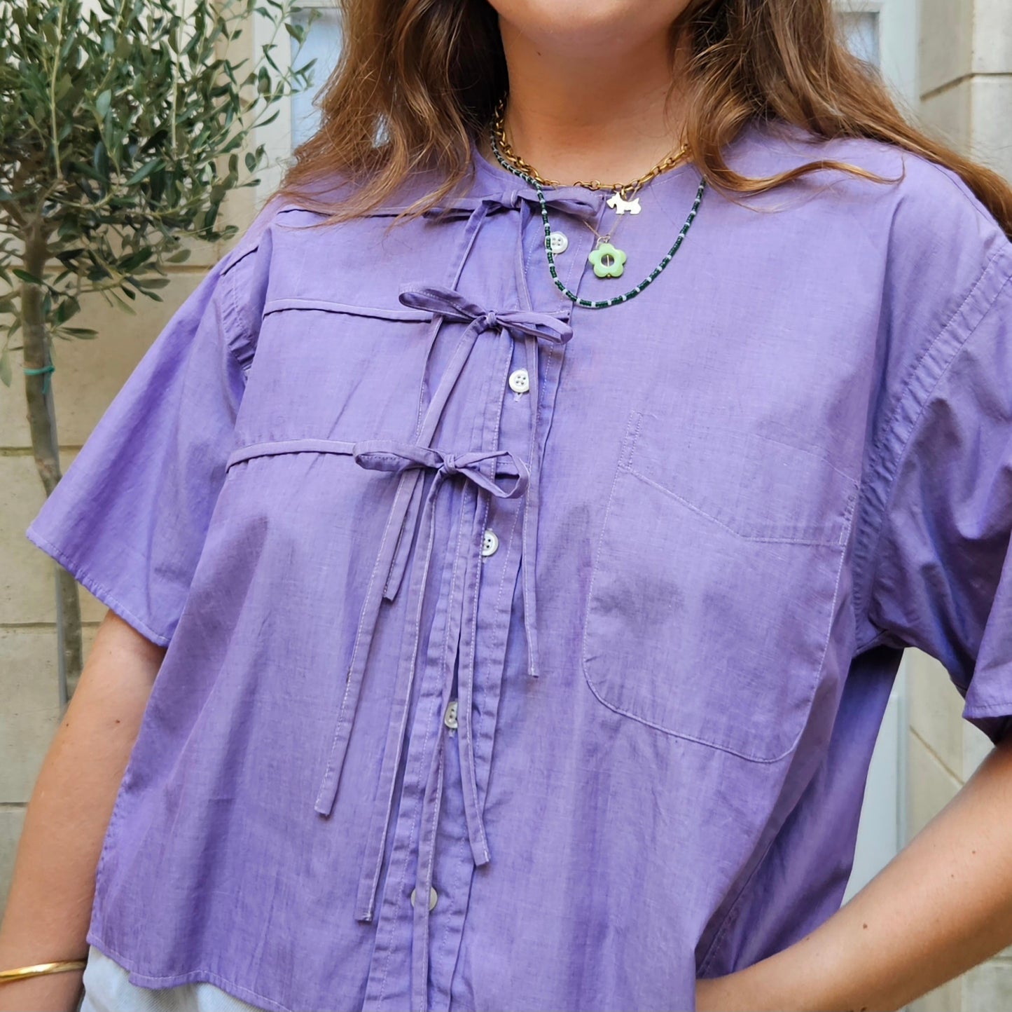 Blouse violette dos nu