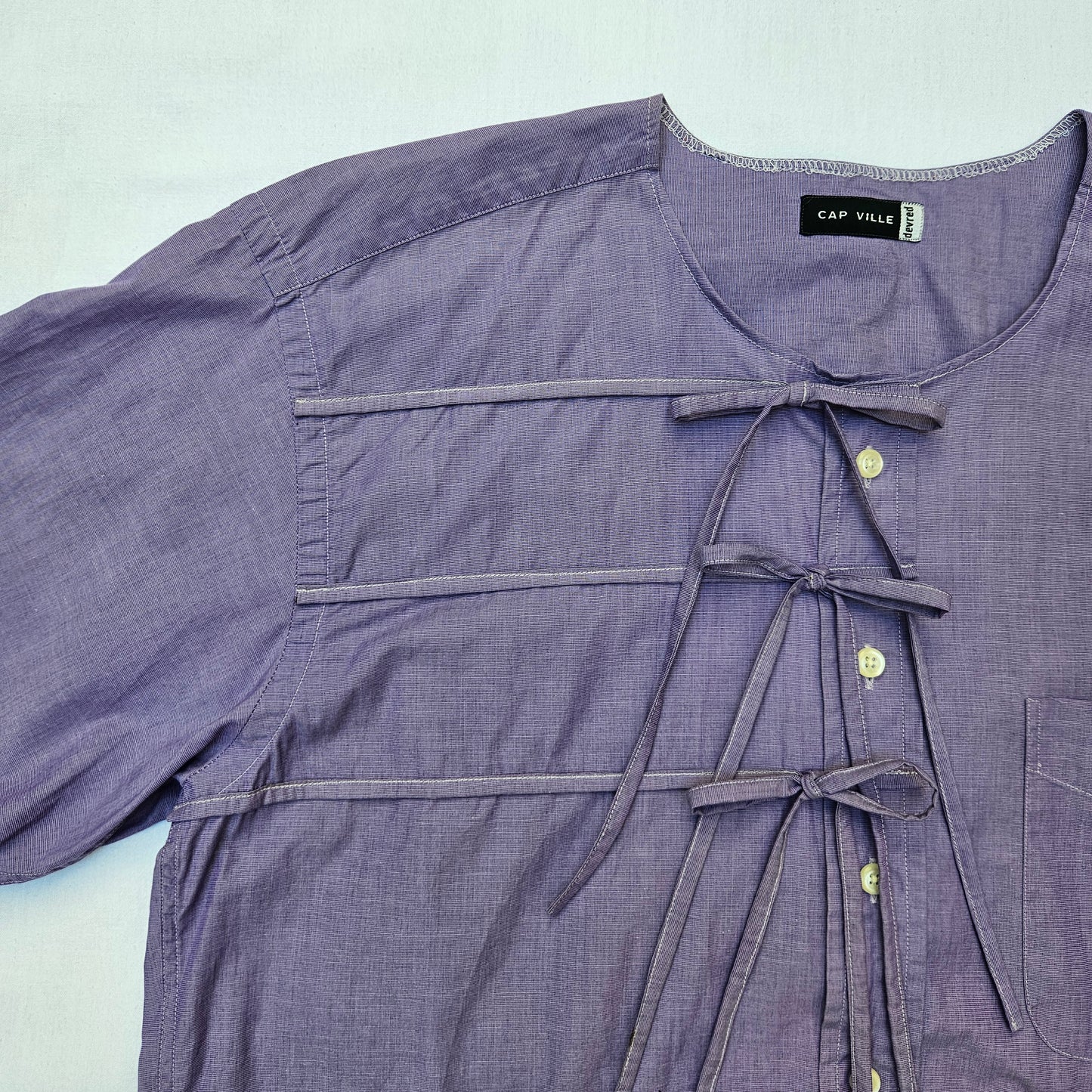 Blouse violette dos nu