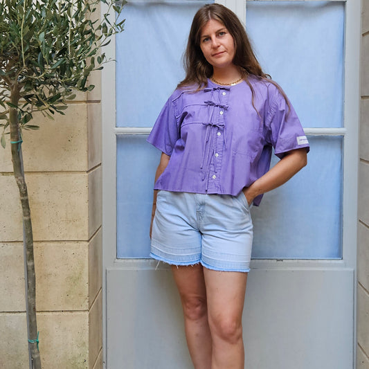 Blouse violette dos nu