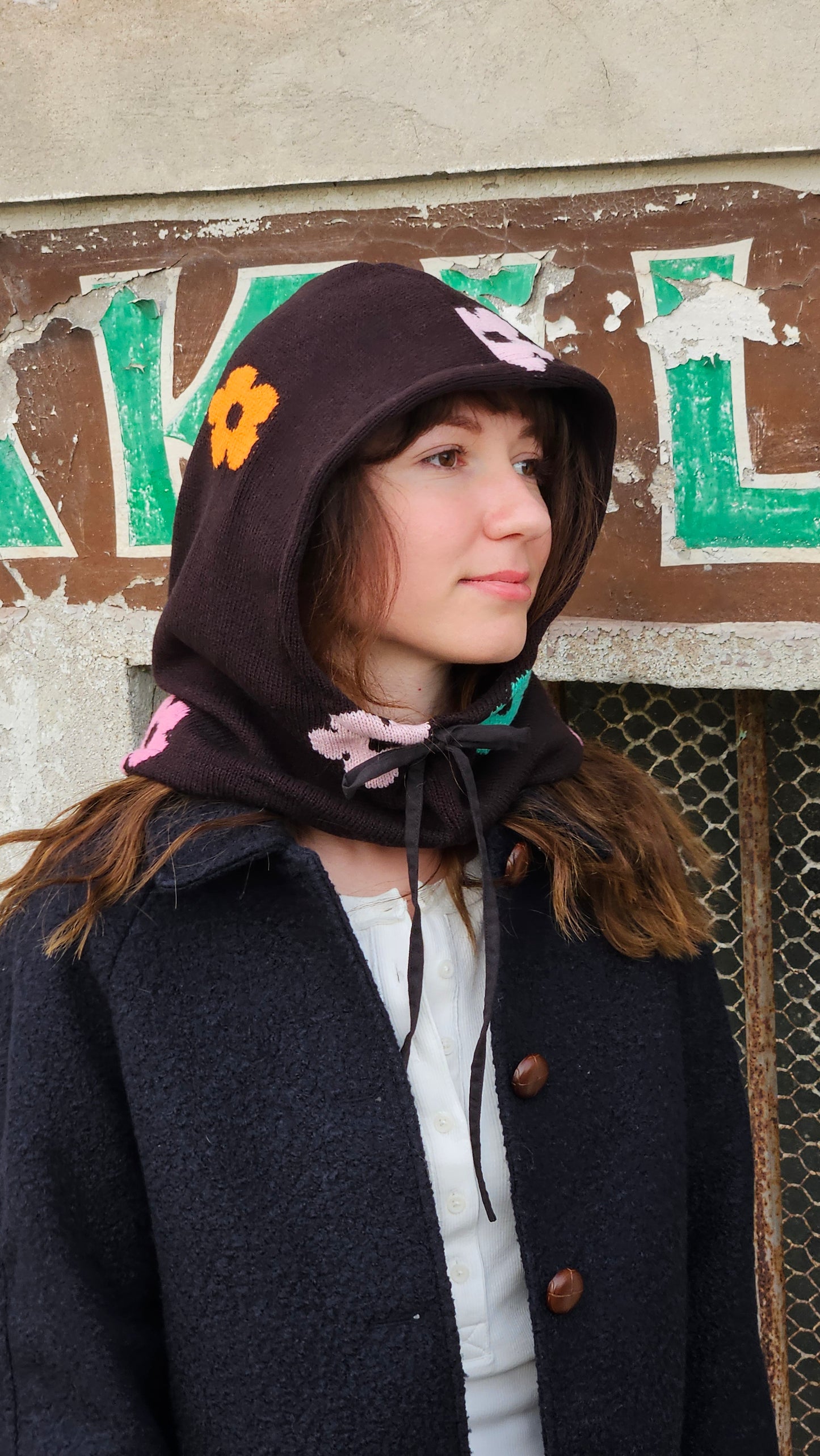 Cagoule à fleurs - cordon noir