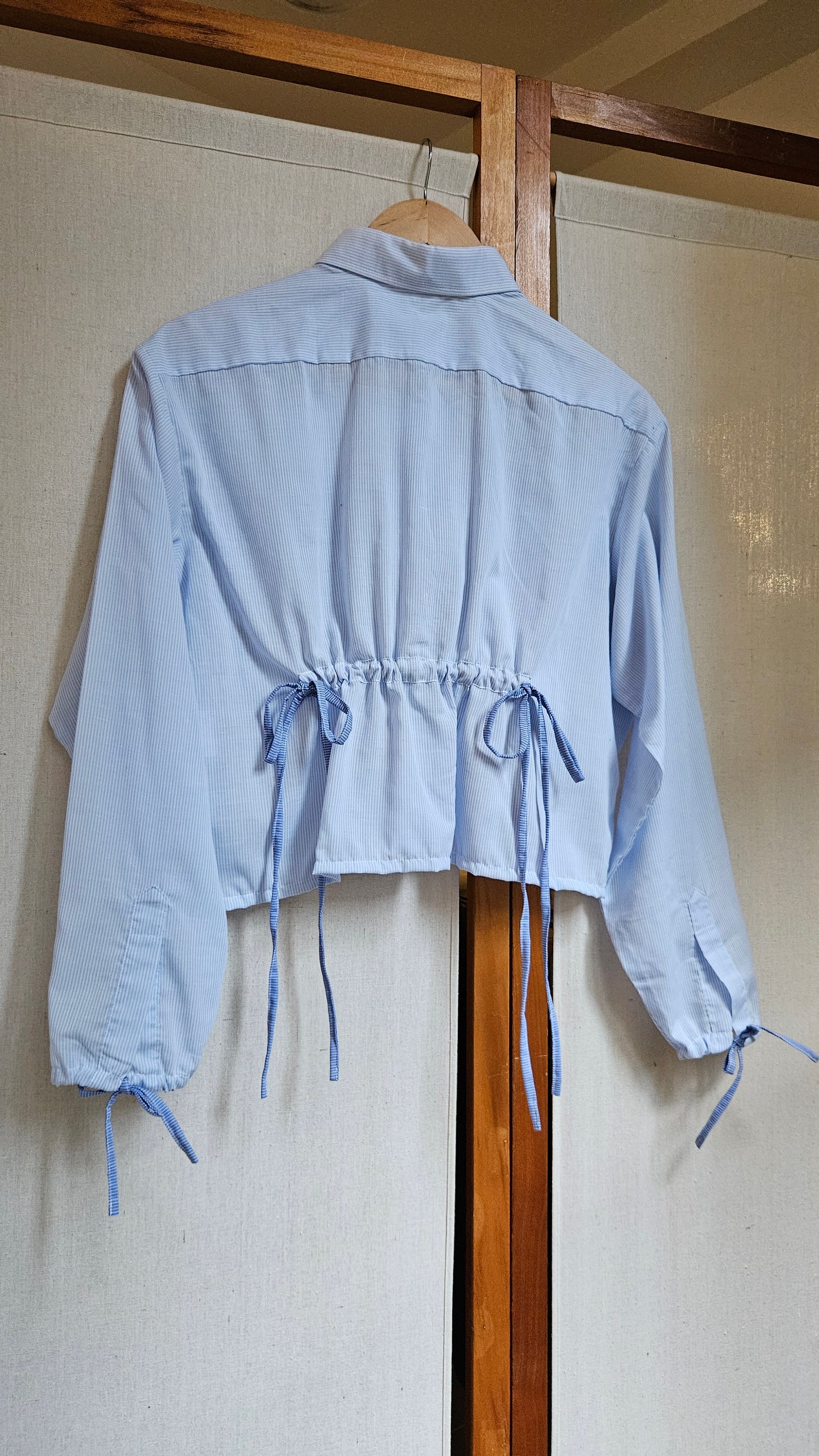 Chemise bicolore poches et fronces dos