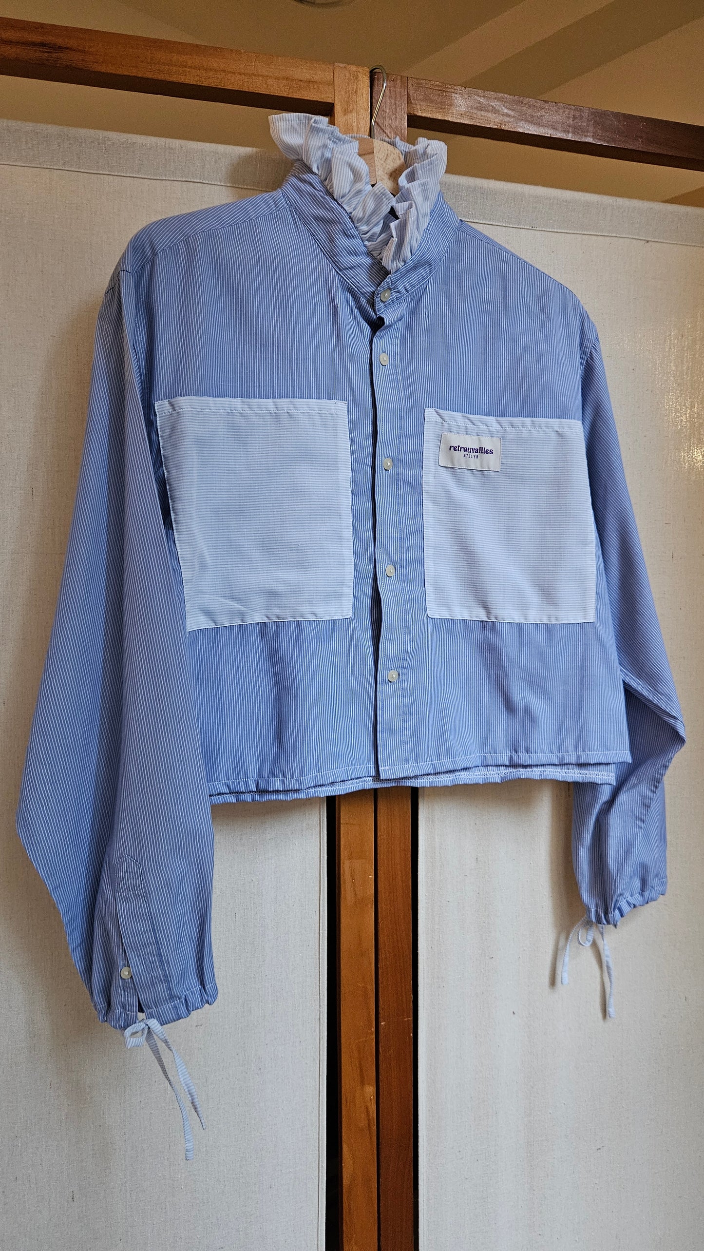 Chemise bicolore à volants