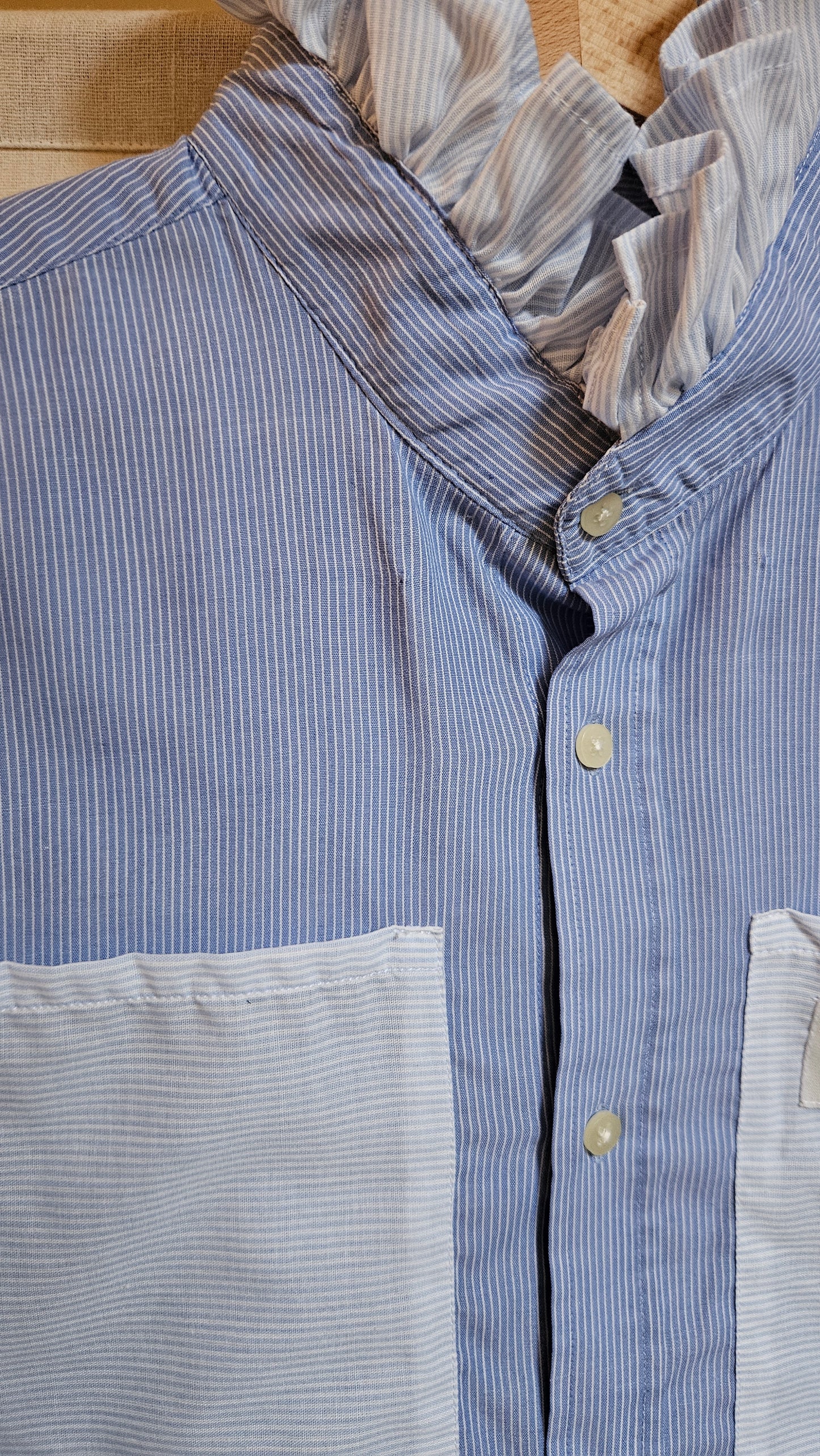 Chemise bicolore à volants