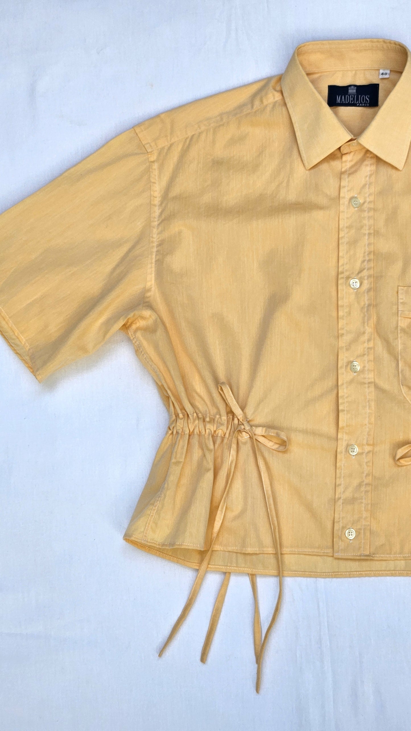 Blouse jaune à nouer