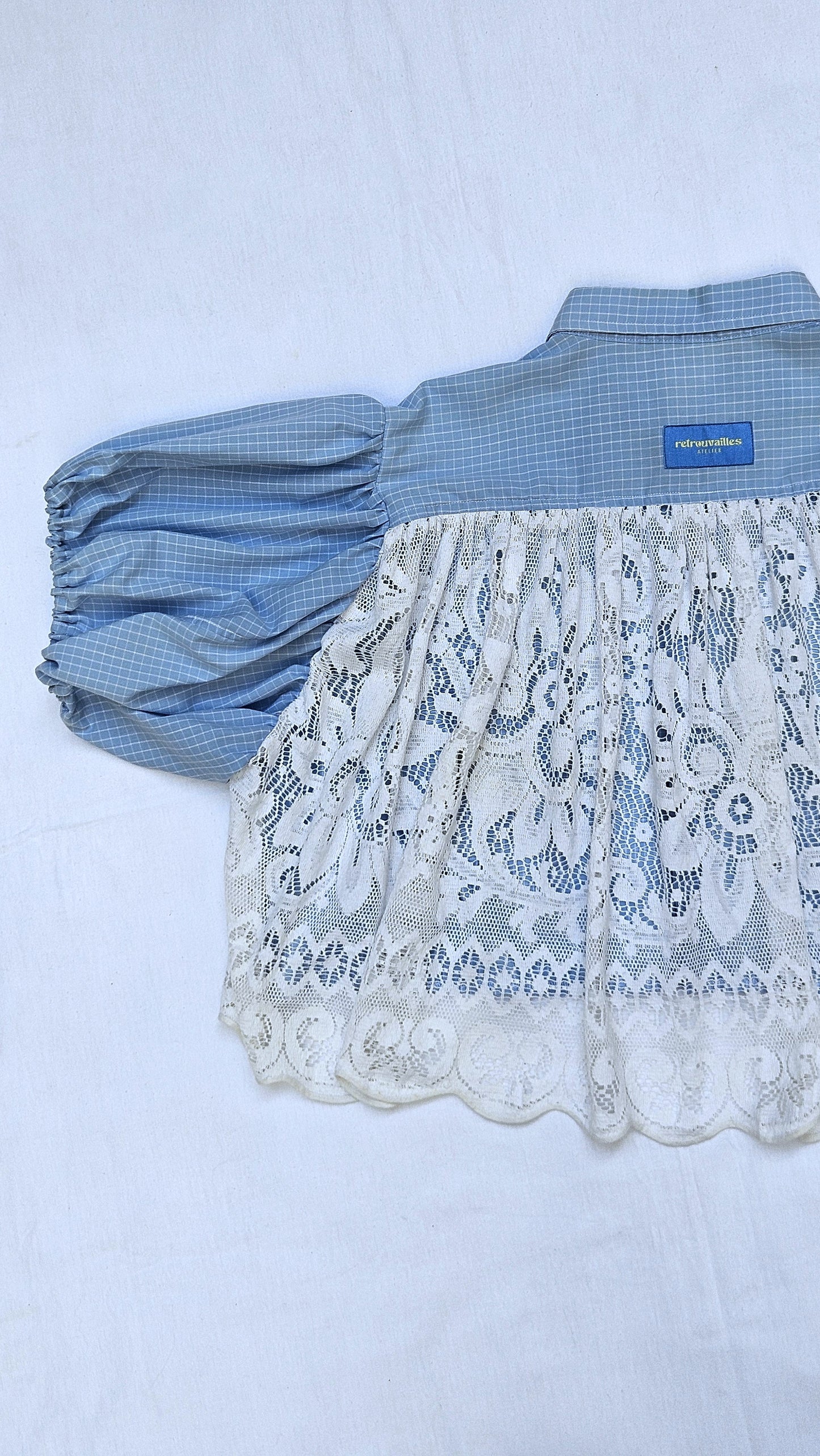 Blouse à crocodile carreaux et dentelle