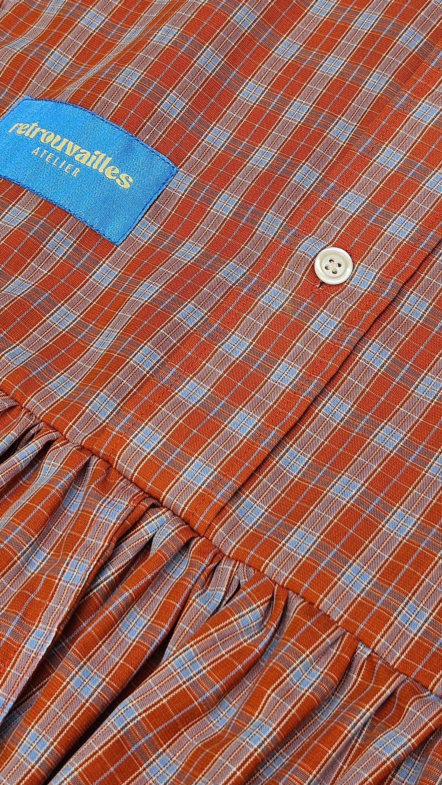 Blouse à carreaux et volants