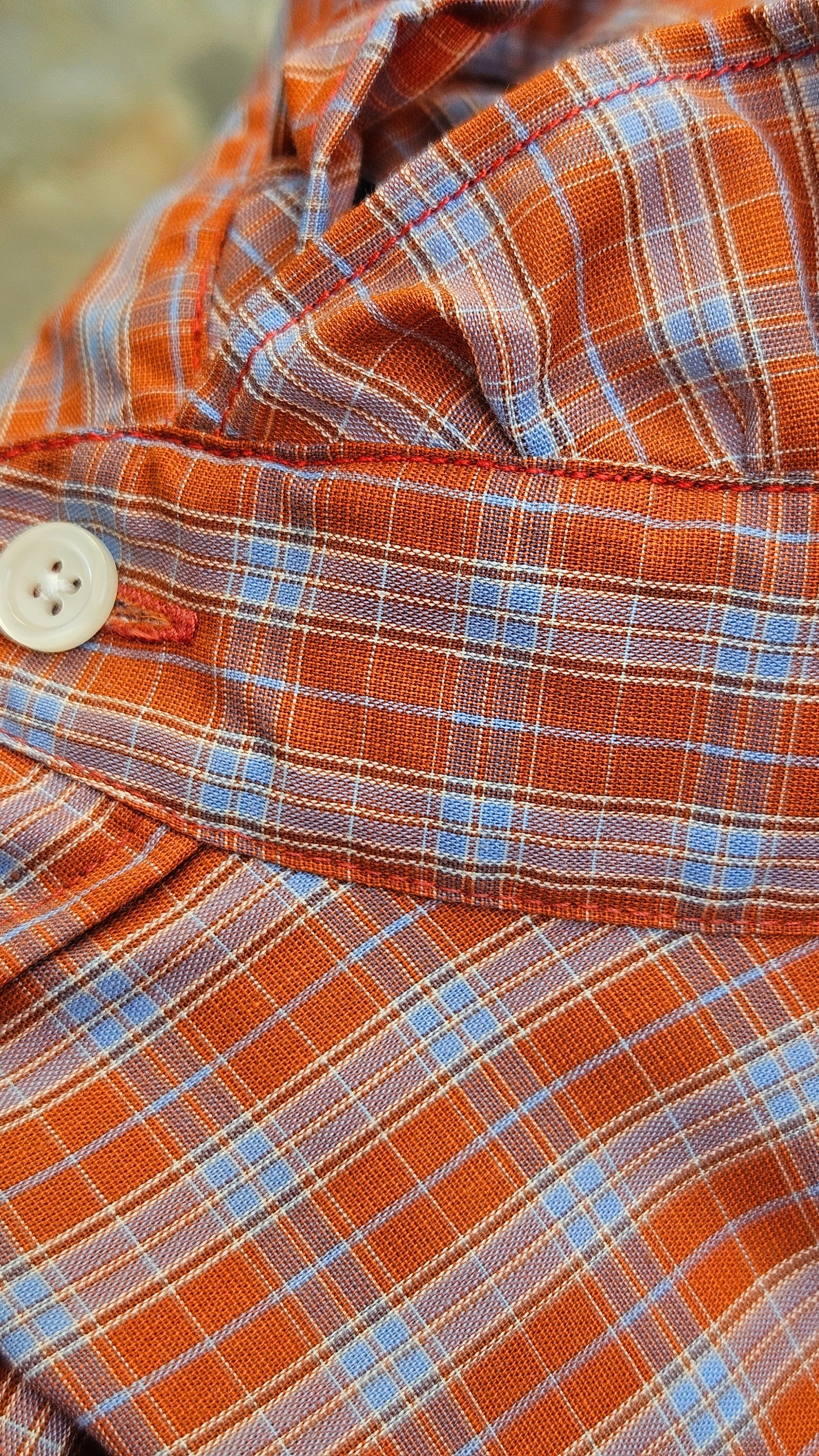 Blouse à carreaux et volants