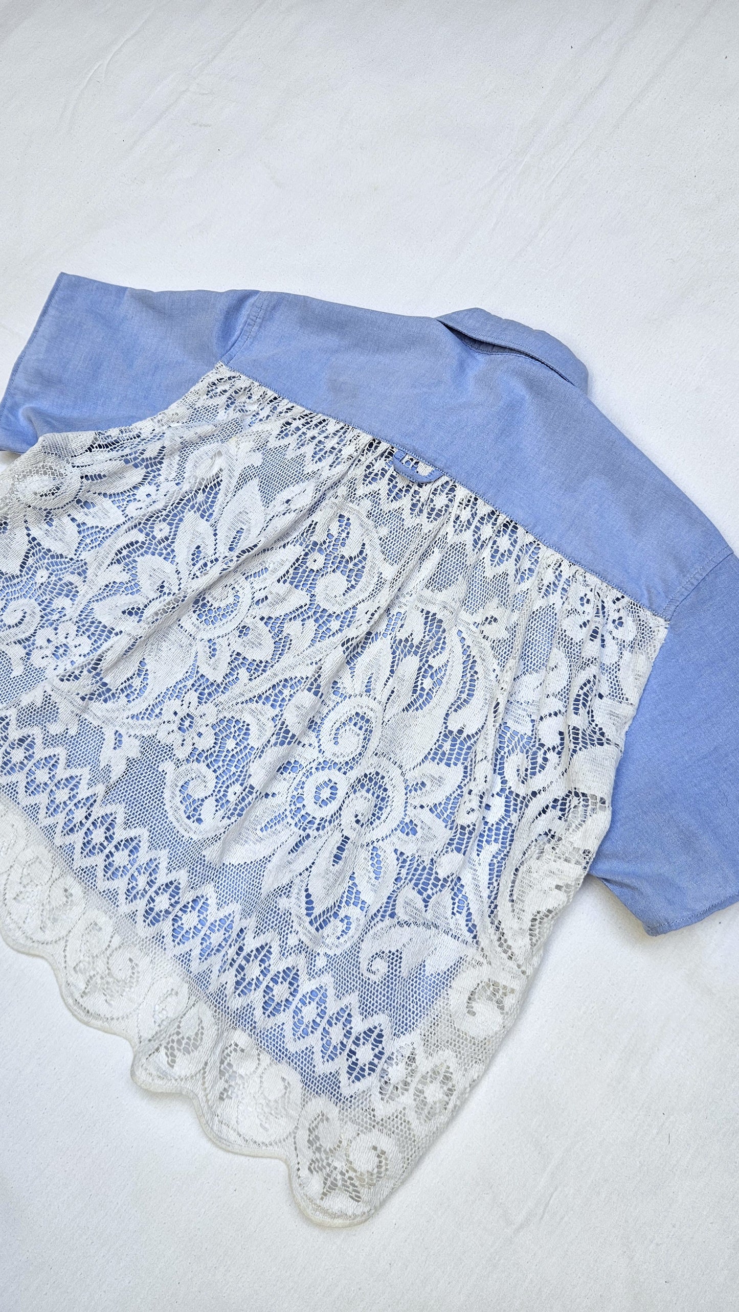 Blouse bleue dentelle