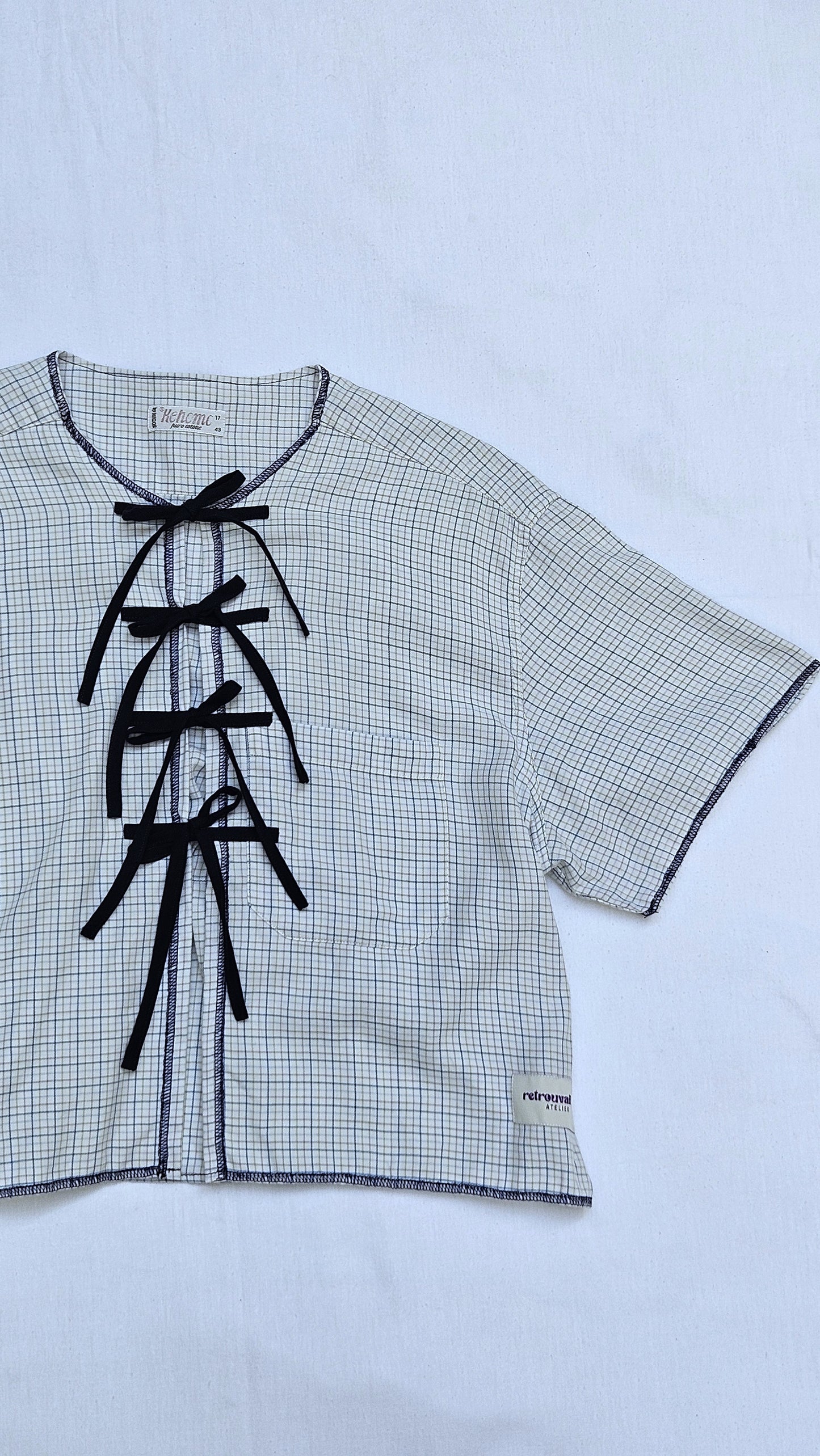 Blouse à carreaux à nouer