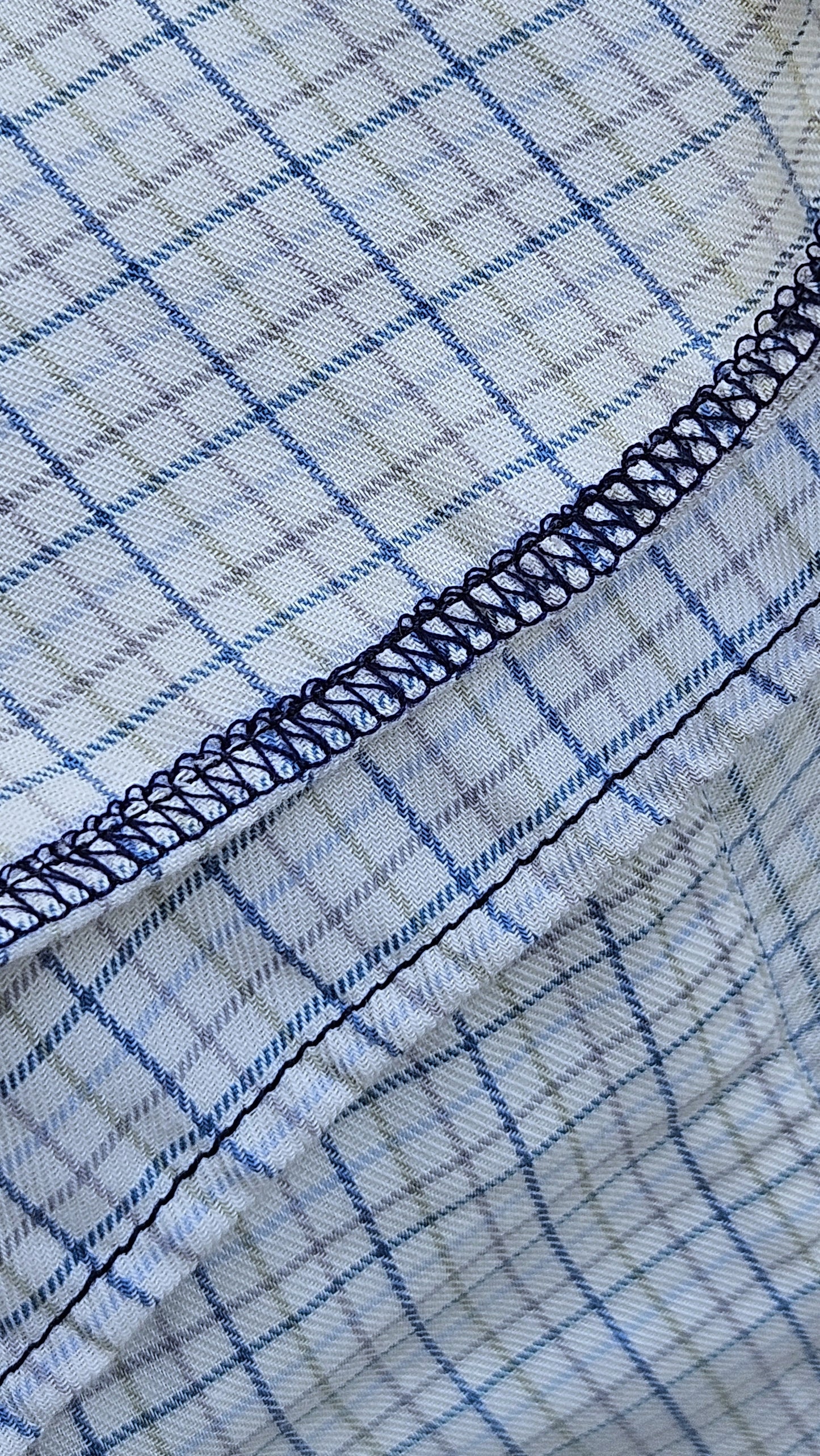 Blouse à carreaux à nouer