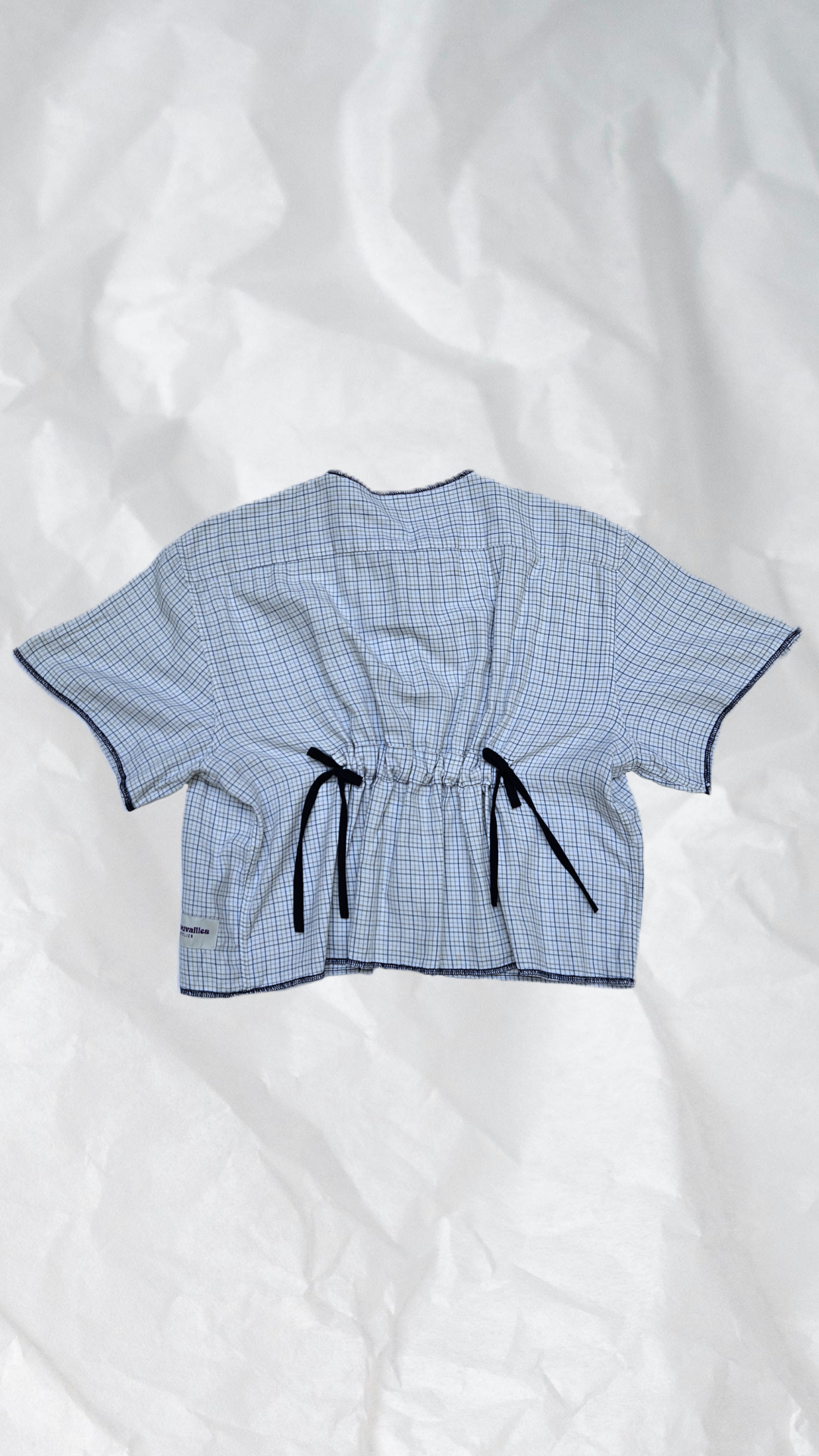 Blouse à carreaux à nouer