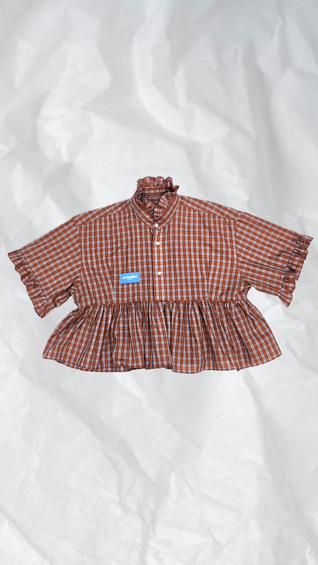 Blouse à carreaux et volants