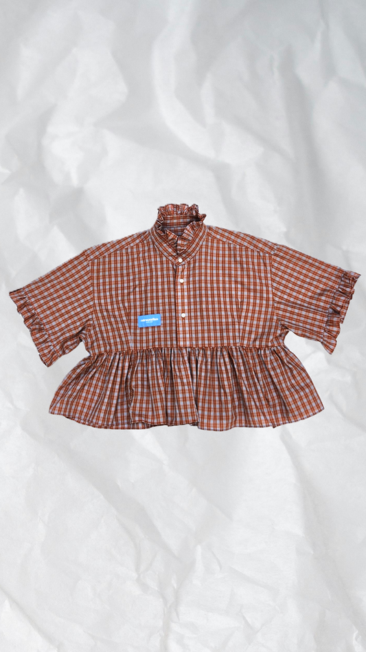 Blouse à carreaux et volants