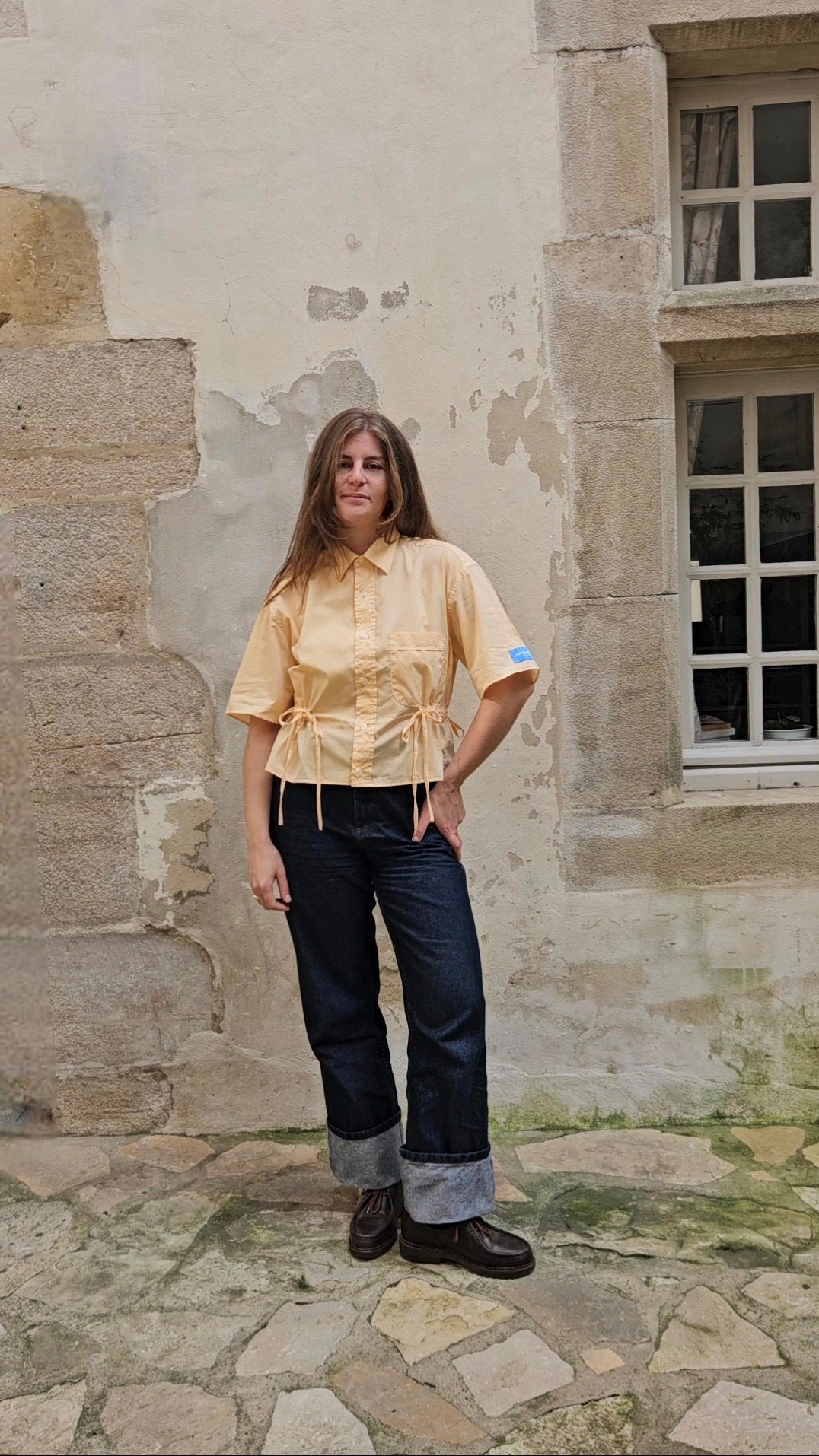 Blouse jaune à nouer
