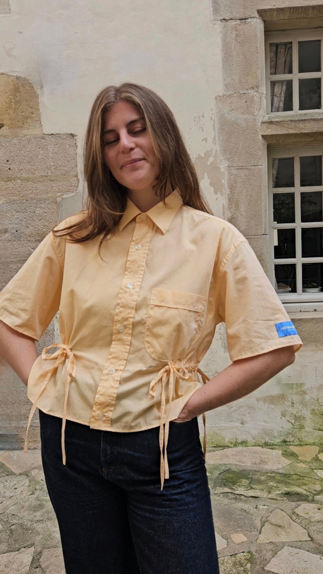Blouse jaune à nouer