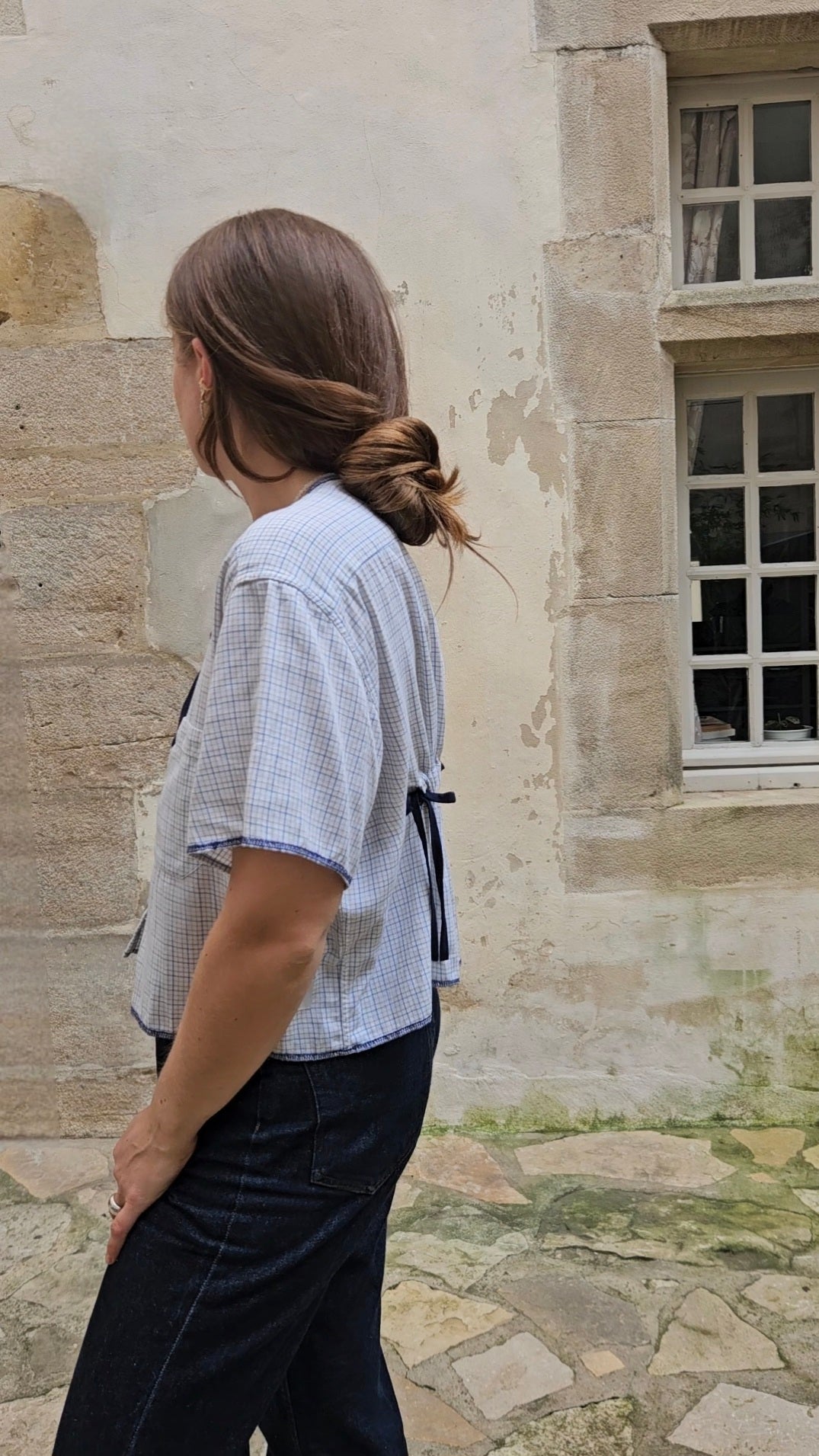 Blouse à carreaux à nouer