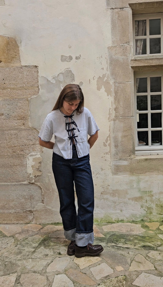 Blouse à carreaux à nouer